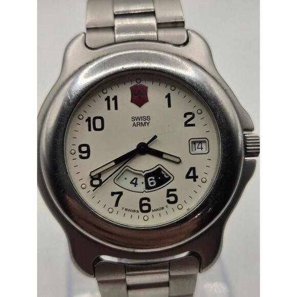 Vintage Victorinox Swiss Army 1884 Officers Watch - Diver Ext. - Day / Night - Picture 1 of 9